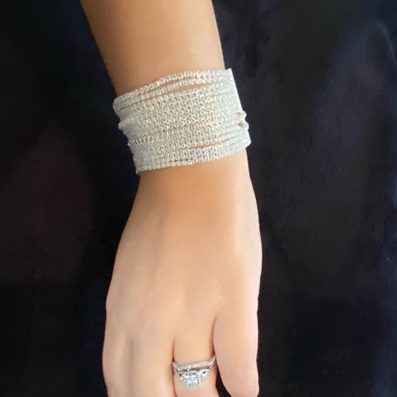 Dazzling Fashion Bracelet - Picture 4 of 4